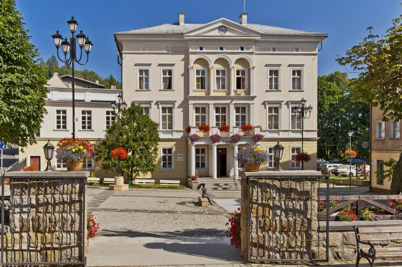 Dom Zdrojowy W Jedlinie Zdroju Aparthotel Jedlina-Zdroj Kültér fotó